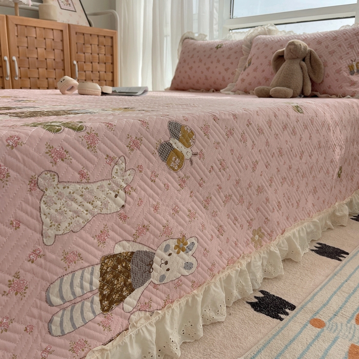 91家纺网 家纺一手货源 找家纺 爱彼家纺 2026新款印花泡芙棉花边床盖三件套-泡芙床盖 花边-温馨时光