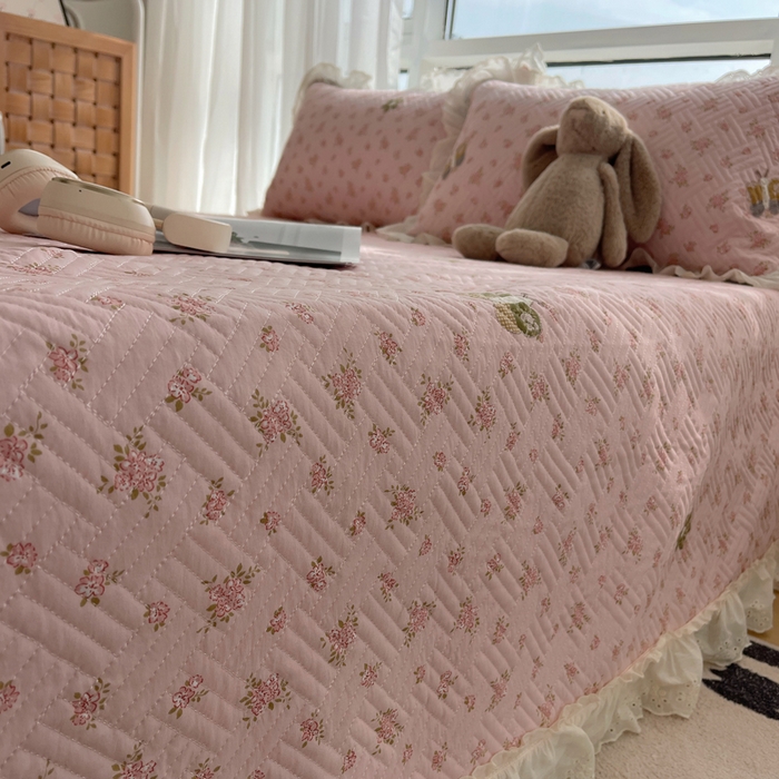 91家纺网 家纺一手货源 找家纺 爱彼家纺 2026新款印花泡芙棉花边床盖三件套-泡芙床盖 花边-温馨时光