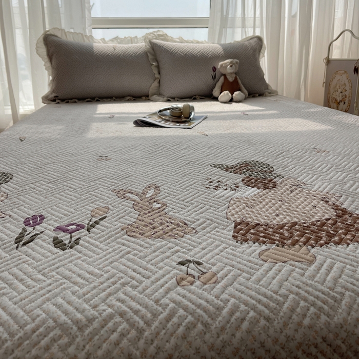 91家纺网 家纺一手货源 找家纺 爱彼家纺 2026新款印花泡芙棉花边床盖三件套-泡芙床盖 花边-心心相连