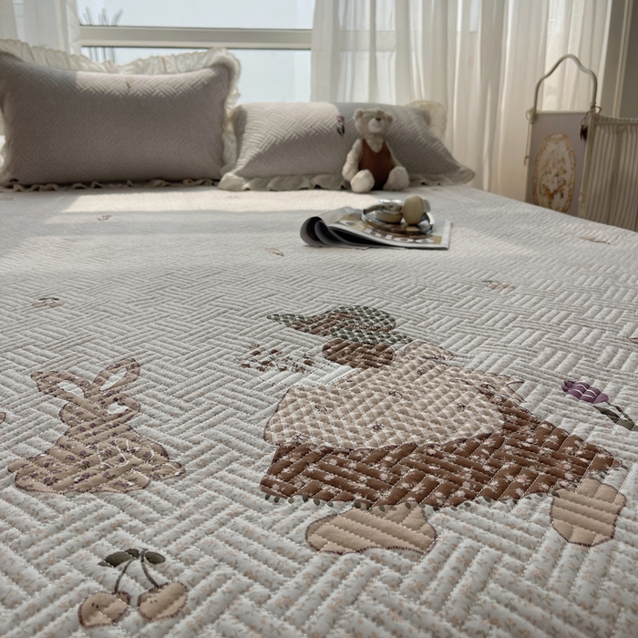 91家纺网 家纺一手货源 找家纺 爱彼家纺 2026新款印花泡芙棉花边床盖三件套-泡芙床盖 花边-心心相连