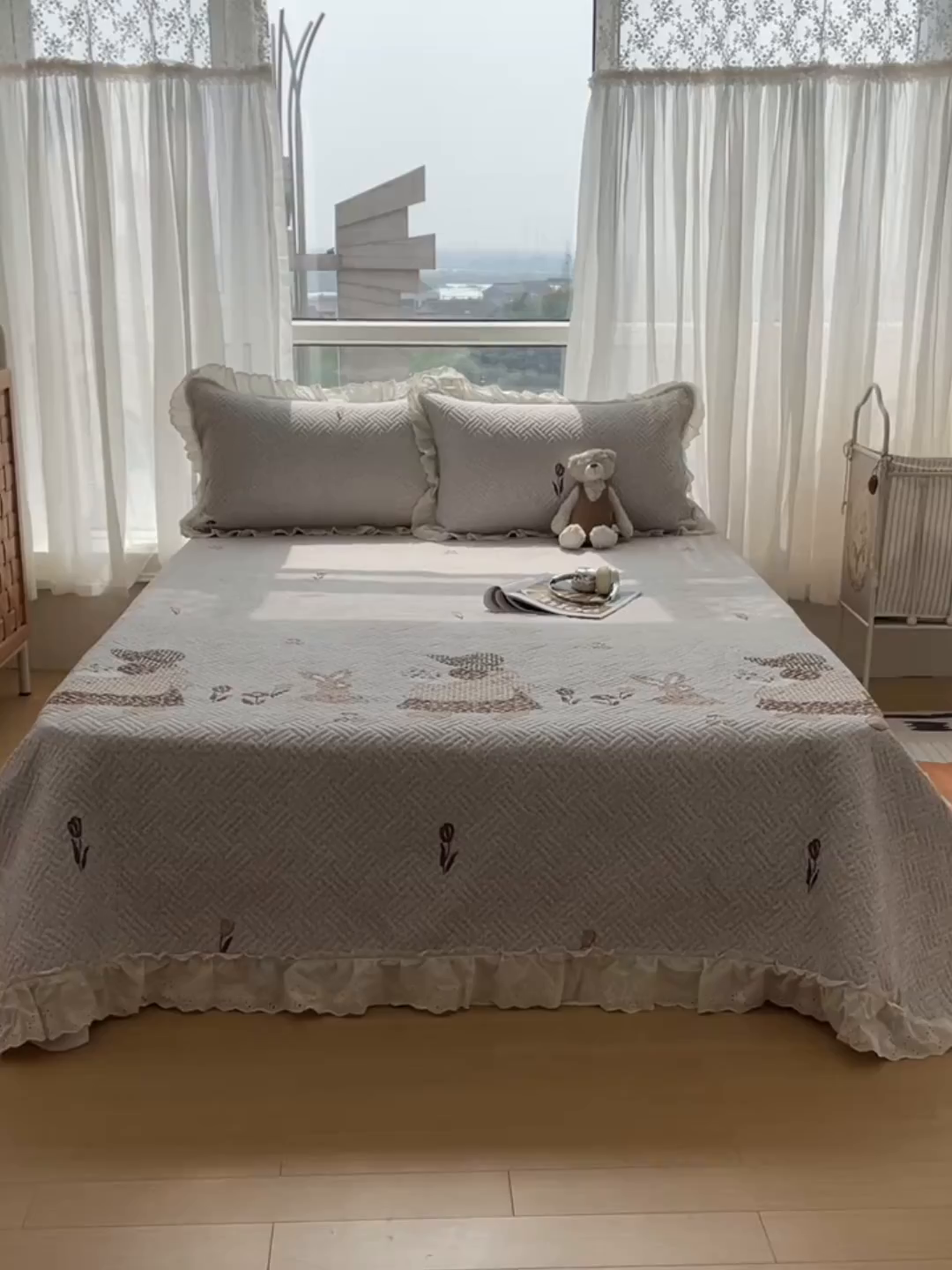 91家纺网 家纺一手货源 找家纺 爱彼家纺 2026新款印花泡芙棉花边床盖三件套-泡芙床盖 花边-心心相连