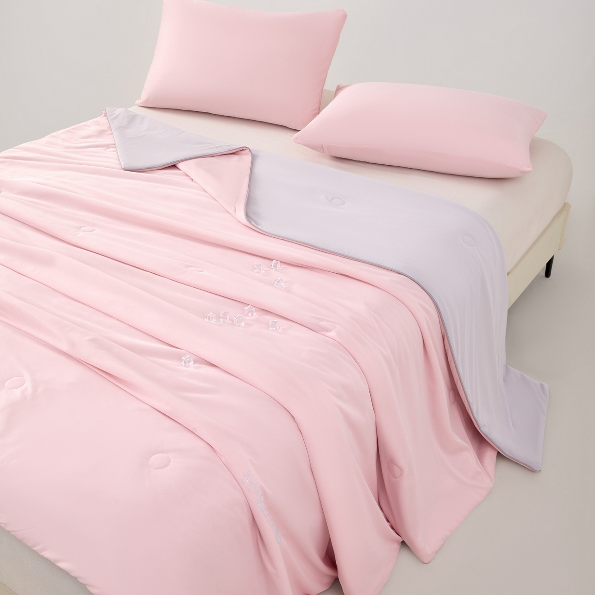 91家纺网 家纺一手货源 找家纺 悦织湾家纺 2026新款凉感丝夏被夏凉被透气凉感冰丝被子空调被夏秋 樱花粉