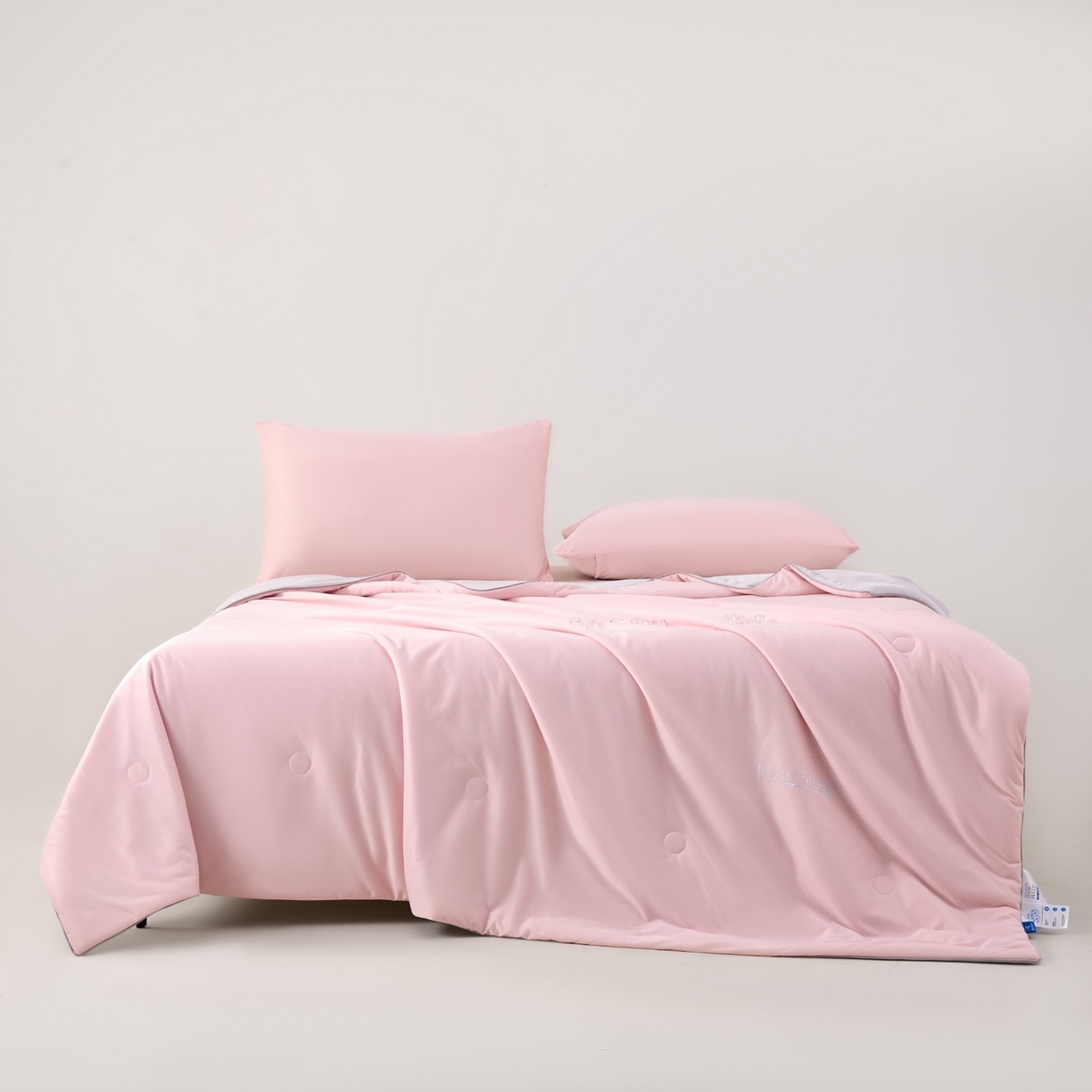 91家纺网 家纺一手货源 找家纺 悦织湾家纺 2026新款凉感丝夏被夏凉被透气凉感冰丝被子空调被夏秋 樱花粉