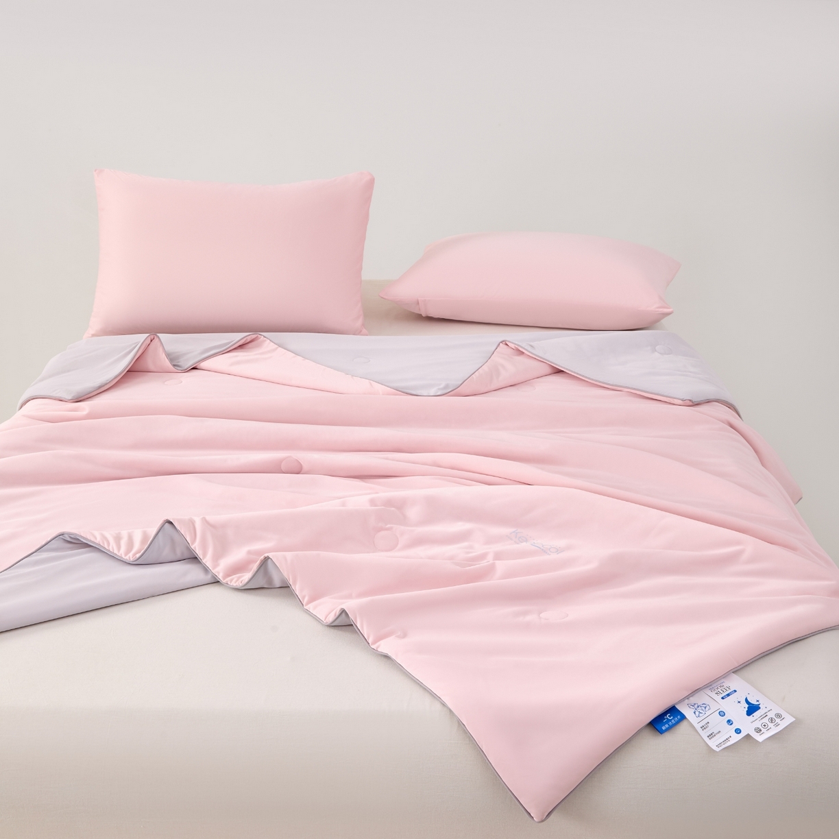 91家纺网 家纺一手货源 找家纺 悦织湾家纺 2026新款凉感丝夏被夏凉被透气凉感冰丝被子空调被夏秋 樱花粉