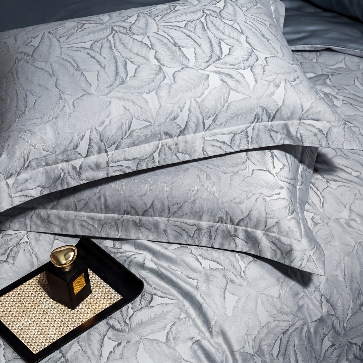 91家纺网 家纺一手货源 找家纺 悦织湾家纺 2026新款轻奢冰丝提花四件套凉感夏秋床上用品三四件套 雾屿蓝叶