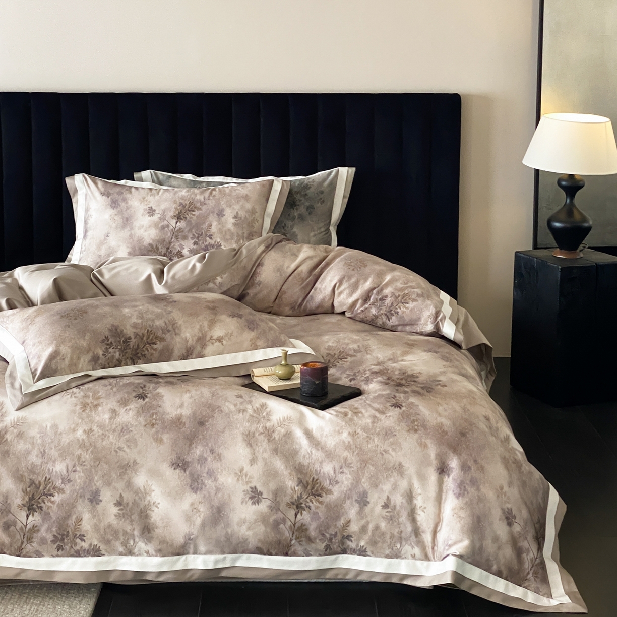 91家纺网 家纺一手货源 找家纺 赫帛 2026新款高端舒柔棉纯棉数码印花四件套-江南墨韵系列 江南墨韵-咖色