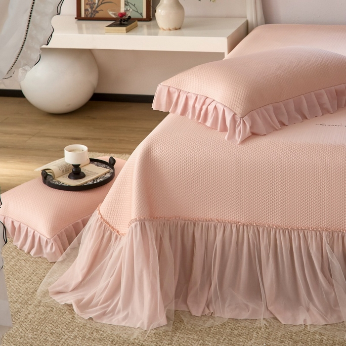 91家纺网 家纺一手货源 找家纺 金绣美居 2026春夏新款绣花款床裙凉席席子空调软席三件套-清裳 清裳-粉色