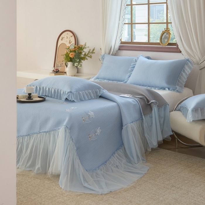 91家纺网 家纺一手货源 找家纺 金绣美居 2026春夏新款绣花款床裙凉席席子空调软席三件套-清裳 清裳-蓝色