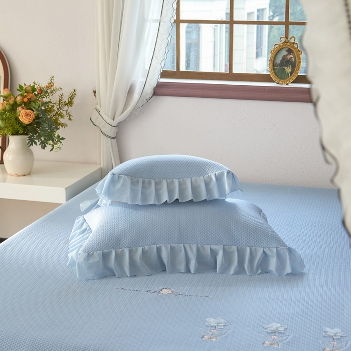 91家纺网 家纺一手货源 找家纺 金绣美居 2026春夏新款绣花款床裙凉席席子空调软席三件套-清裳 清裳-蓝色