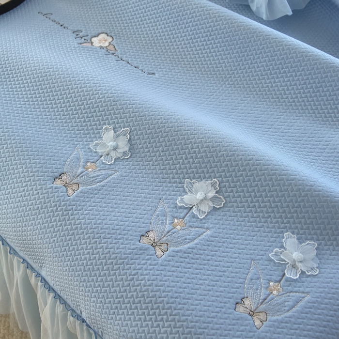 91家纺网 家纺一手货源 找家纺 金绣美居 2026春夏新款绣花款床裙凉席席子空调软席三件套-清裳 清裳-蓝色