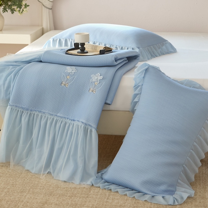 91家纺网 家纺一手货源 找家纺 金绣美居 2026春夏新款绣花款床裙凉席席子空调软席三件套-清裳 清裳-蓝色