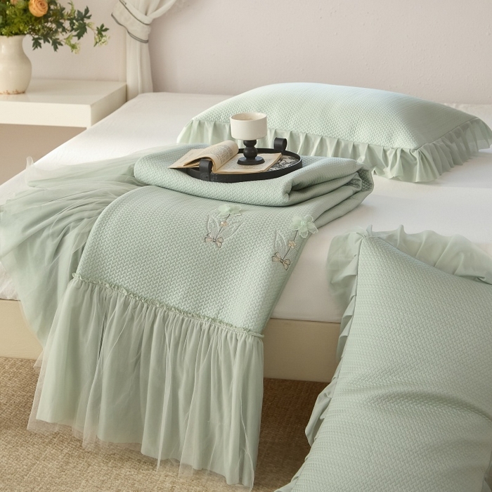 91家纺网 家纺一手货源 找家纺 金绣美居 2026春夏新款绣花款床裙凉席席子空调软席三件套-清裳 清裳-绿色