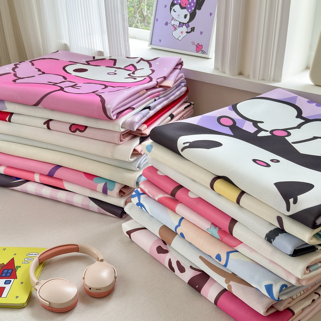 91家纺网 家纺一手货源 找家纺 桃子家居 2026新款A类三丽鸥授权数码印花中分子1200D凉感冰丝宽边凉感软席凉席席子 组合图仅做展示不可下单