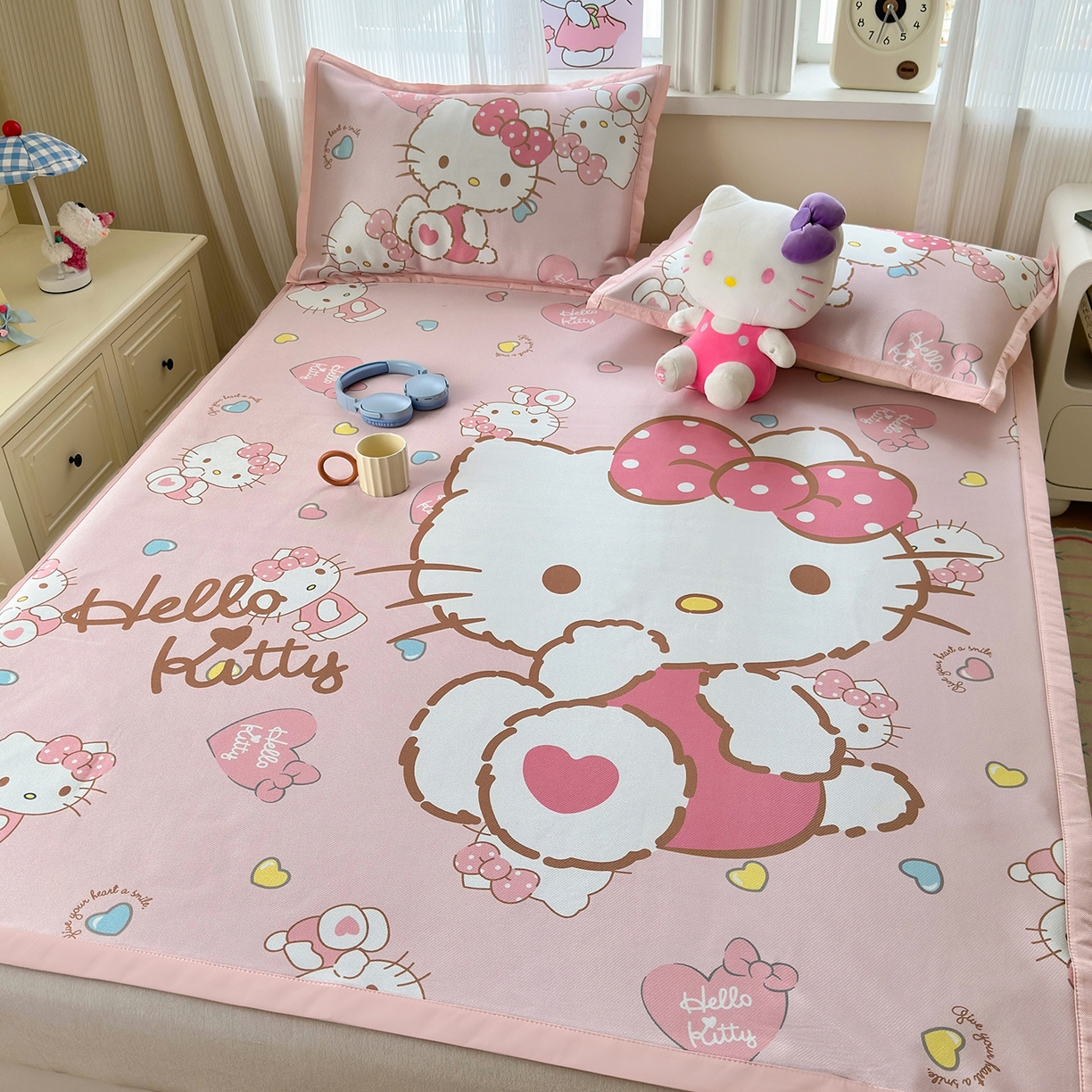 91家纺网 家纺一手货源 找家纺 桃子家居 2026新款A类三丽鸥授权数码印花中分子1200D凉感冰丝宽边凉感软席凉席席子 冰丝席-爱心少女kt