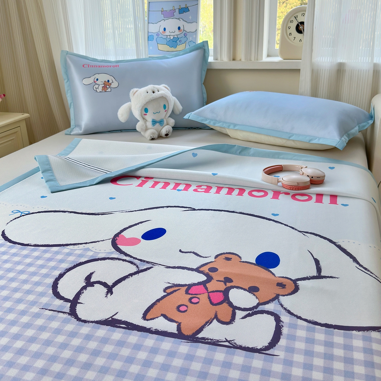 91家纺网 家纺一手货源 找家纺 桃子家居 2026新款A类三丽鸥授权数码印花中分子1200D凉感冰丝宽边凉感软席凉席席子 冰丝席-抱抱大耳狗