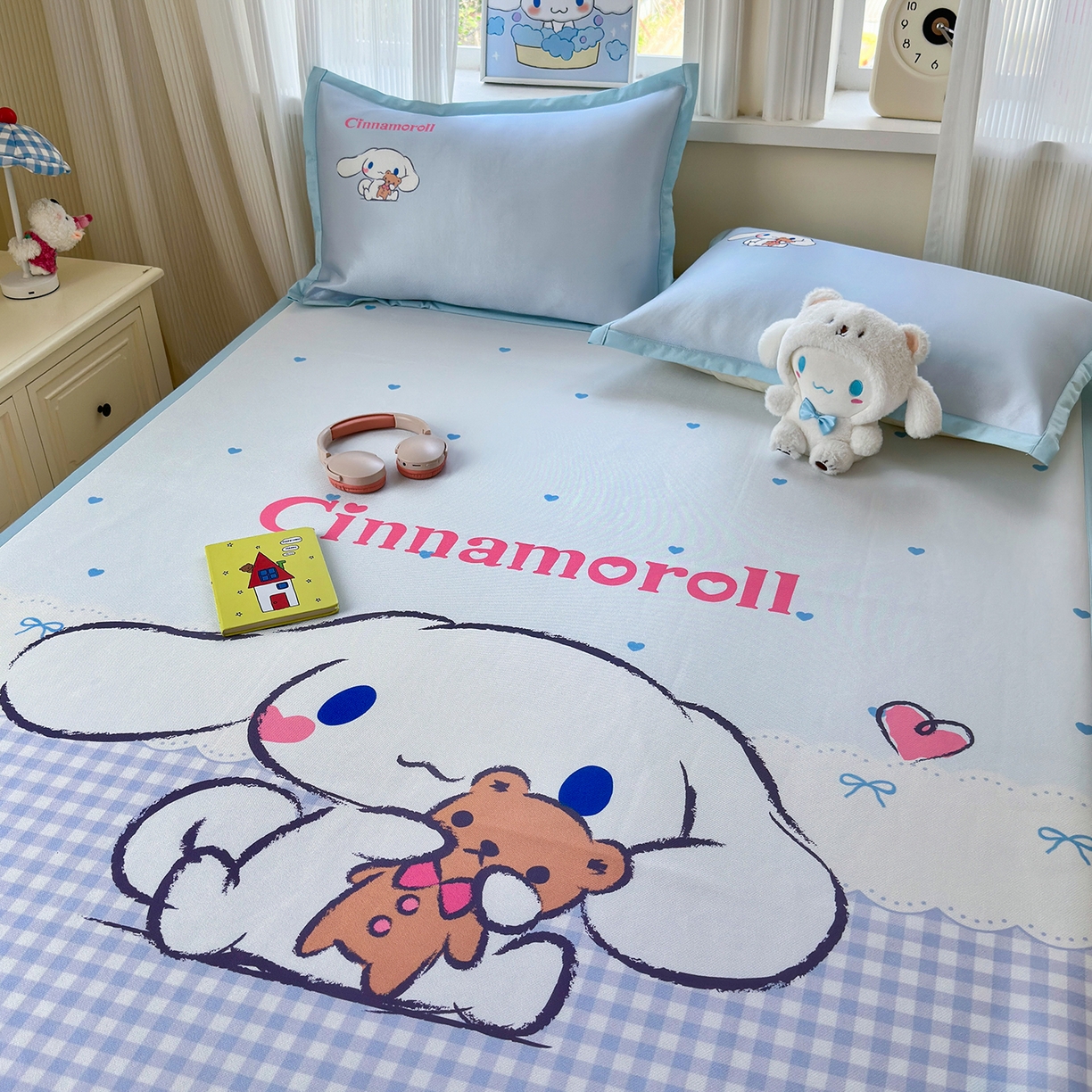 91家纺网 家纺一手货源 找家纺 桃子家居 2026新款A类三丽鸥授权数码印花中分子1200D凉感冰丝宽边凉感软席凉席席子 冰丝席-抱抱大耳狗