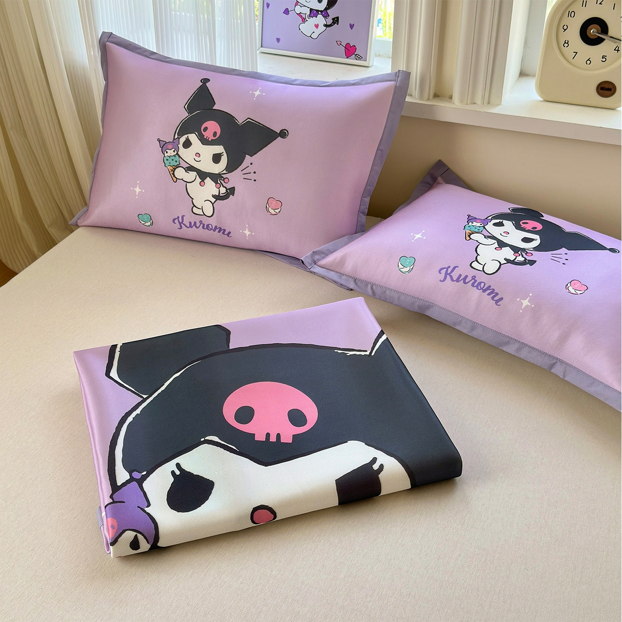 91家纺网 家纺一手货源 找家纺 桃子家居 2026新款A类三丽鸥授权数码印花中分子1200D凉感冰丝宽边凉感软席凉席席子 冰丝席-冰淇淋库洛米