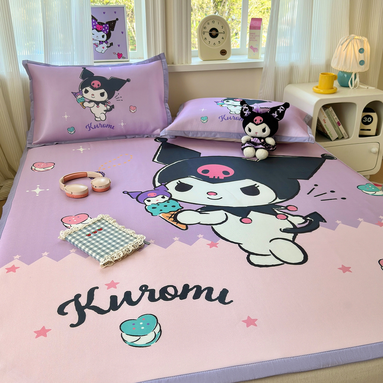 91家纺网 家纺一手货源 找家纺 桃子家居 2026新款A类三丽鸥授权数码印花中分子1200D凉感冰丝宽边凉感软席凉席席子 冰丝席-冰淇淋库洛米