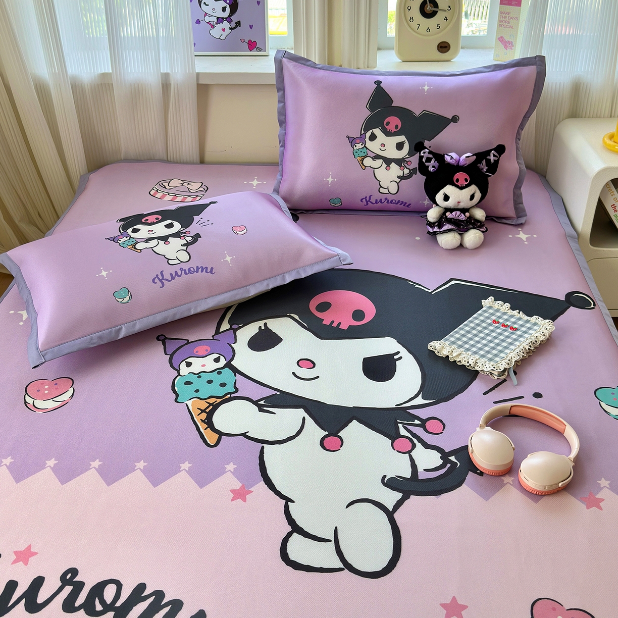 91家纺网 家纺一手货源 找家纺 桃子家居 2026新款A类三丽鸥授权数码印花中分子1200D凉感冰丝宽边凉感软席凉席席子 冰丝席-冰淇淋库洛米