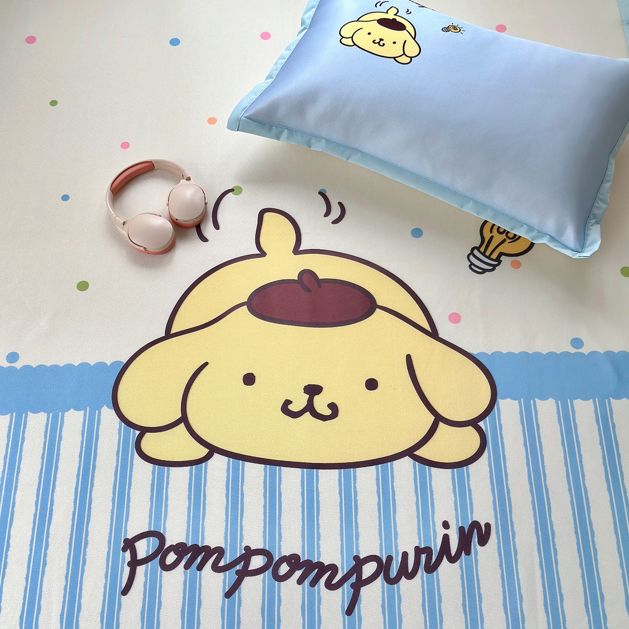 91家纺网 家纺一手货源 找家纺 桃子家居 2026新款A类三丽鸥授权数码印花中分子1200D凉感冰丝宽边凉感软席凉席席子 冰丝席-布丁狗