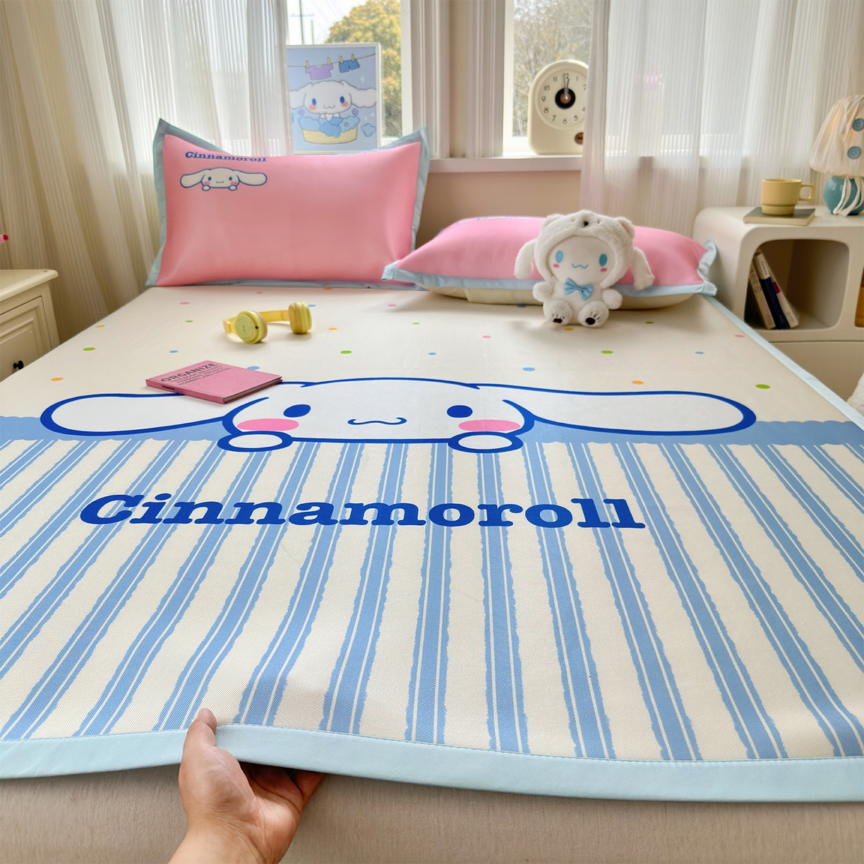 91家纺网 家纺一手货源 找家纺 桃子家居 2026新款A类三丽鸥授权数码印花中分子1200D凉感冰丝宽边凉感软席凉席席子 冰丝席-呆萌玉桂狗