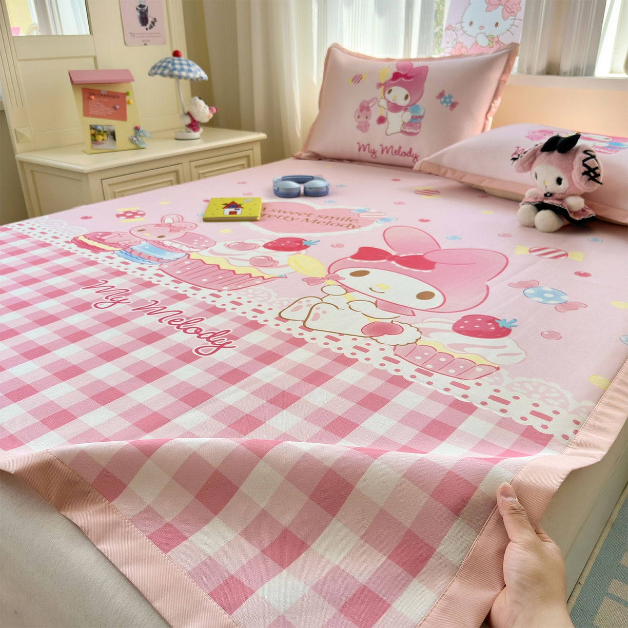 91家纺网 家纺一手货源 找家纺 桃子家居 2026新款A类三丽鸥授权数码印花中分子1200D凉感冰丝宽边凉感软席凉席席子 冰丝席-蛋糕美乐蒂