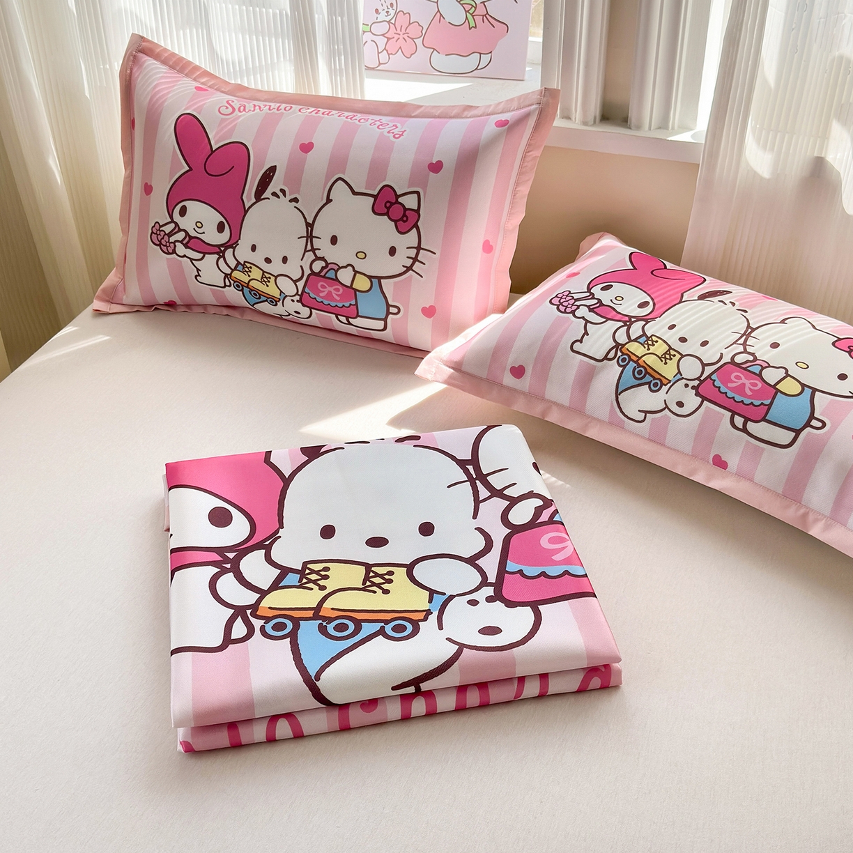 91家纺网 家纺一手货源 找家纺 桃子家居 2026新款A类三丽鸥授权数码印花中分子1200D凉感冰丝宽边凉感软席凉席席子 冰丝席-粉萌伙伴