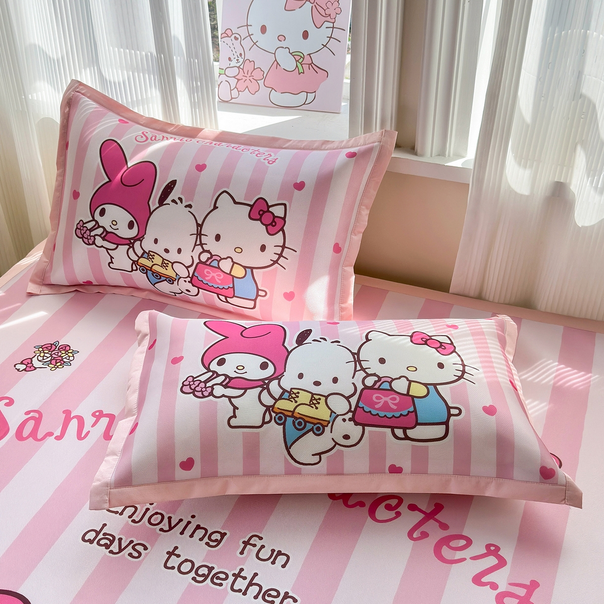 91家纺网 家纺一手货源 找家纺 桃子家居 2026新款A类三丽鸥授权数码印花中分子1200D凉感冰丝宽边凉感软席凉席席子 冰丝席-粉萌伙伴