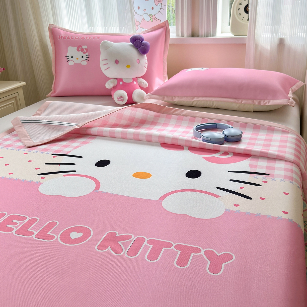 91家纺网 家纺一手货源 找家纺 桃子家居 2026新款A类三丽鸥授权数码印花中分子1200D凉感冰丝宽边凉感软席凉席席子 冰丝席-公主KT粉