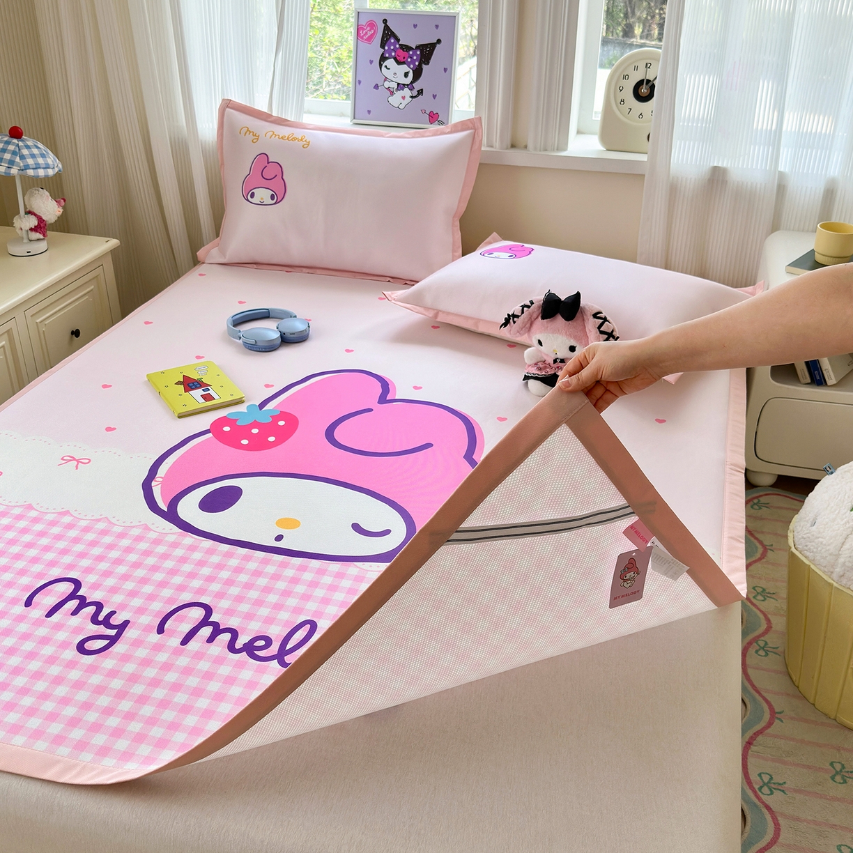 91家纺网 家纺一手货源 找家纺 桃子家居 2026新款A类三丽鸥授权数码印花中分子1200D凉感冰丝宽边凉感软席凉席席子 冰丝席-萌萌美乐蒂