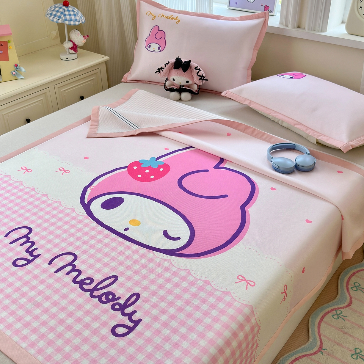 91家纺网 家纺一手货源 找家纺 桃子家居 2026新款A类三丽鸥授权数码印花中分子1200D凉感冰丝宽边凉感软席凉席席子 冰丝席-萌萌美乐蒂