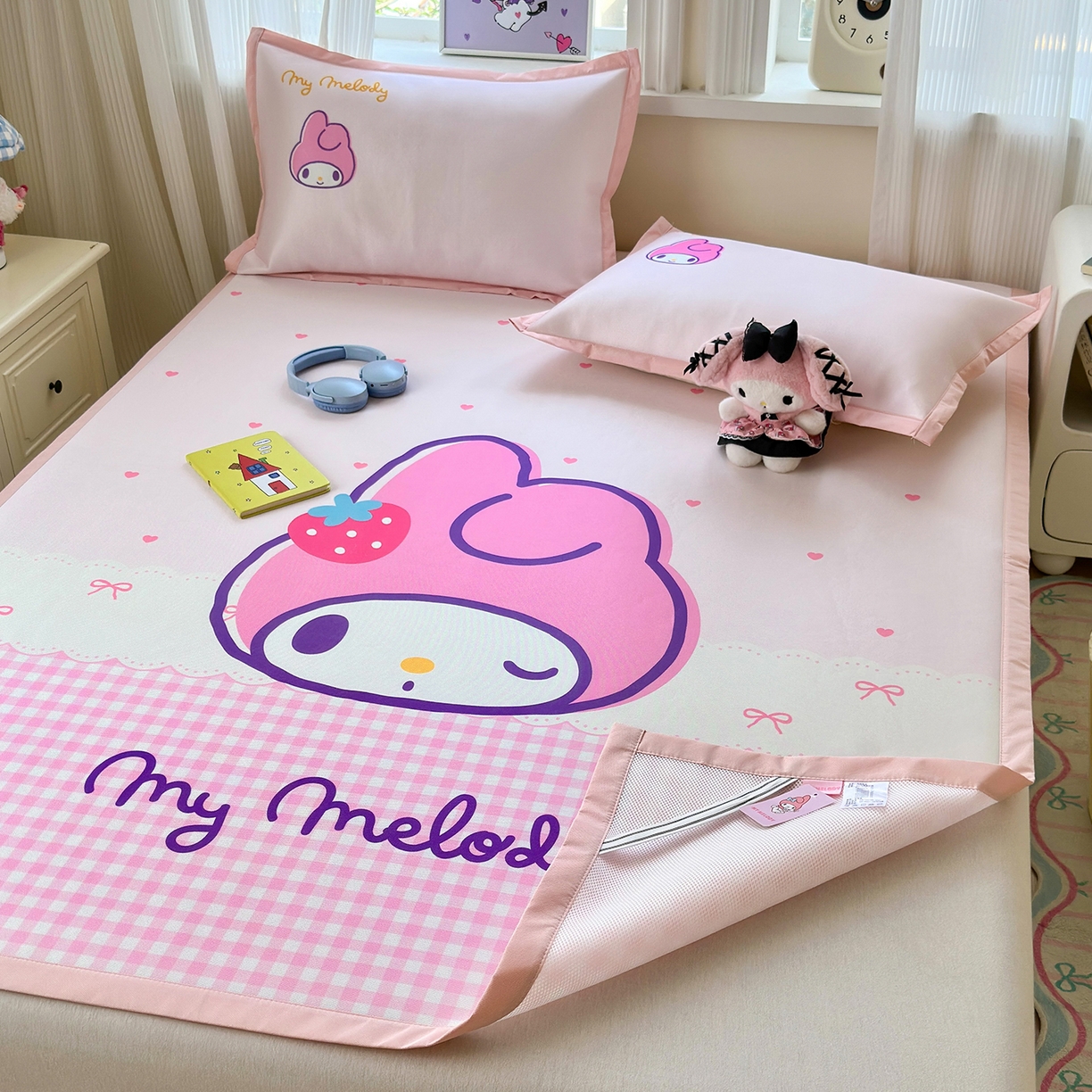 91家纺网 家纺一手货源 找家纺 桃子家居 2026新款A类三丽鸥授权数码印花中分子1200D凉感冰丝宽边凉感软席凉席席子 冰丝席-萌萌美乐蒂