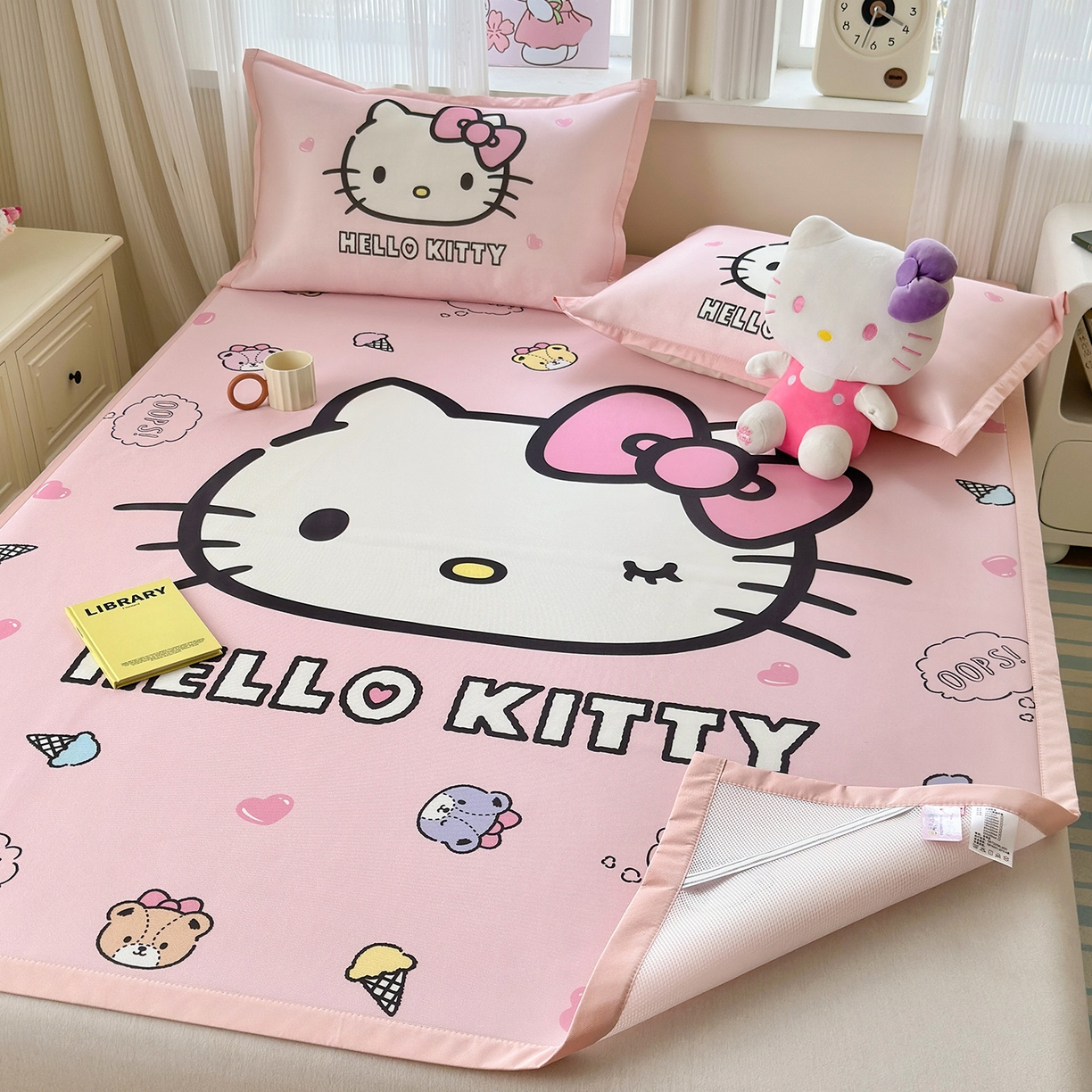 91家纺网 家纺一手货源 找家纺 桃子家居 2026新款A类三丽鸥授权数码印花中分子1200D凉感冰丝宽边凉感软席凉席席子 冰丝席-少女kt