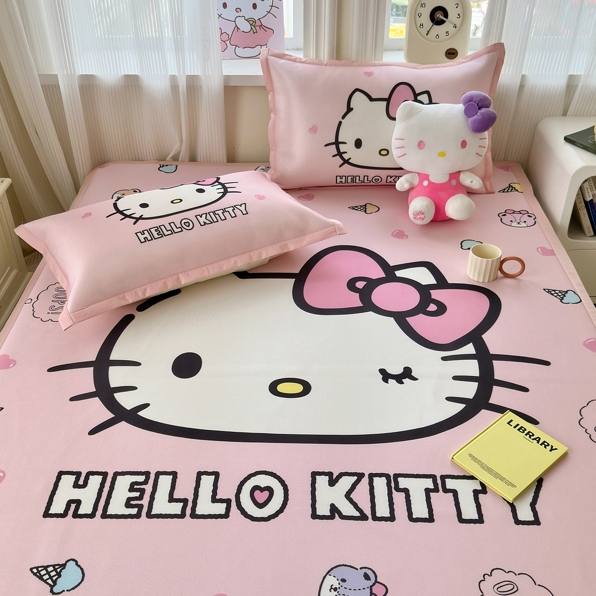 91家纺网 家纺一手货源 找家纺 桃子家居 2026新款A类三丽鸥授权数码印花中分子1200D凉感冰丝宽边凉感软席凉席席子 冰丝席-少女kt