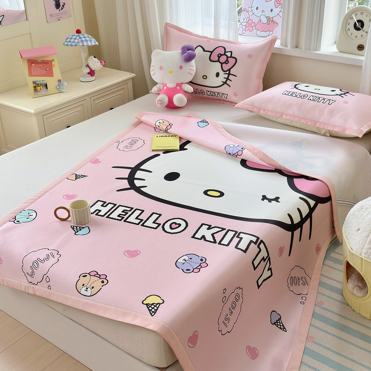 91家纺网 家纺一手货源 找家纺 桃子家居 2026新款A类三丽鸥授权数码印花中分子1200D凉感冰丝宽边凉感软席凉席席子 冰丝席-少女kt