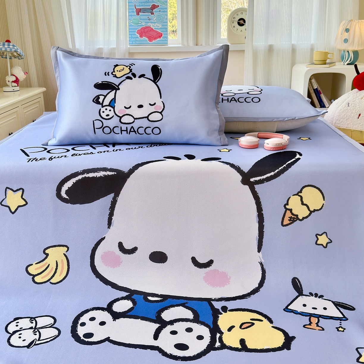 91家纺网 家纺一手货源 找家纺 桃子家居 2026新款A类三丽鸥授权数码印花中分子1200D凉感冰丝宽边凉感软席凉席席子 冰丝席-贪睡帕哈狗