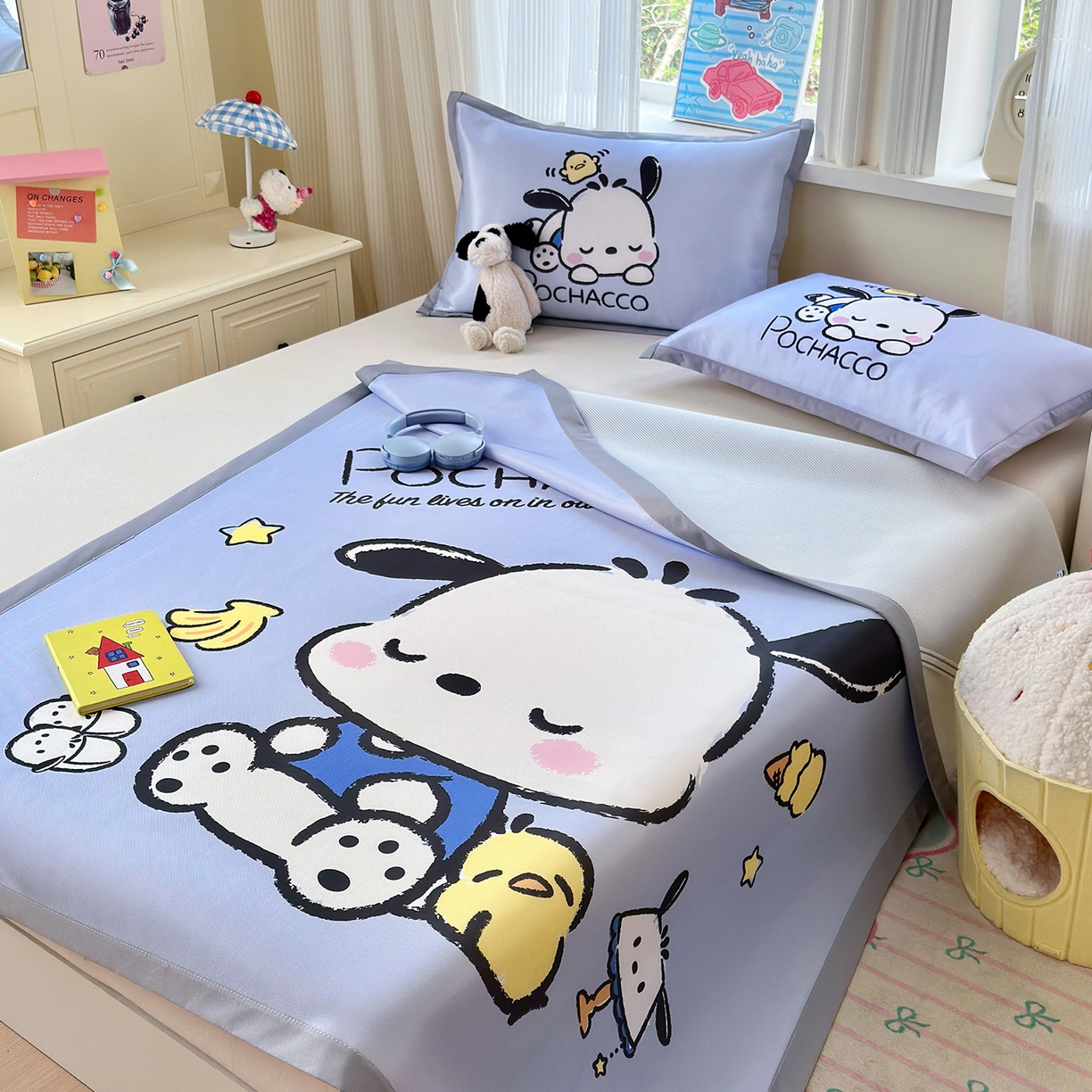 91家纺网 家纺一手货源 找家纺 桃子家居 2026新款A类三丽鸥授权数码印花中分子1200D凉感冰丝宽边凉感软席凉席席子 冰丝席-贪睡帕哈狗