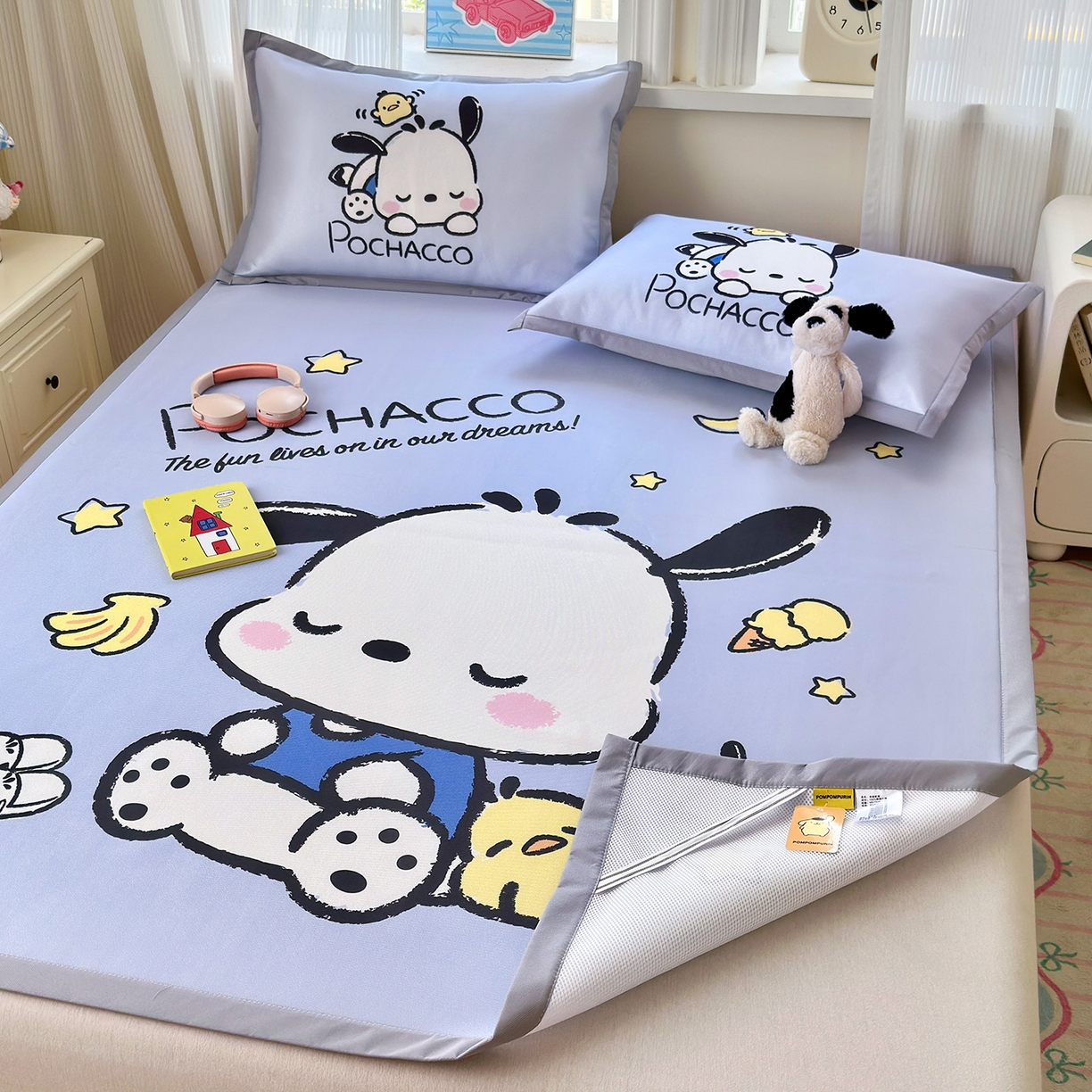 91家纺网 家纺一手货源 找家纺 桃子家居 2026新款A类三丽鸥授权数码印花中分子1200D凉感冰丝宽边凉感软席凉席席子 冰丝席-贪睡帕哈狗