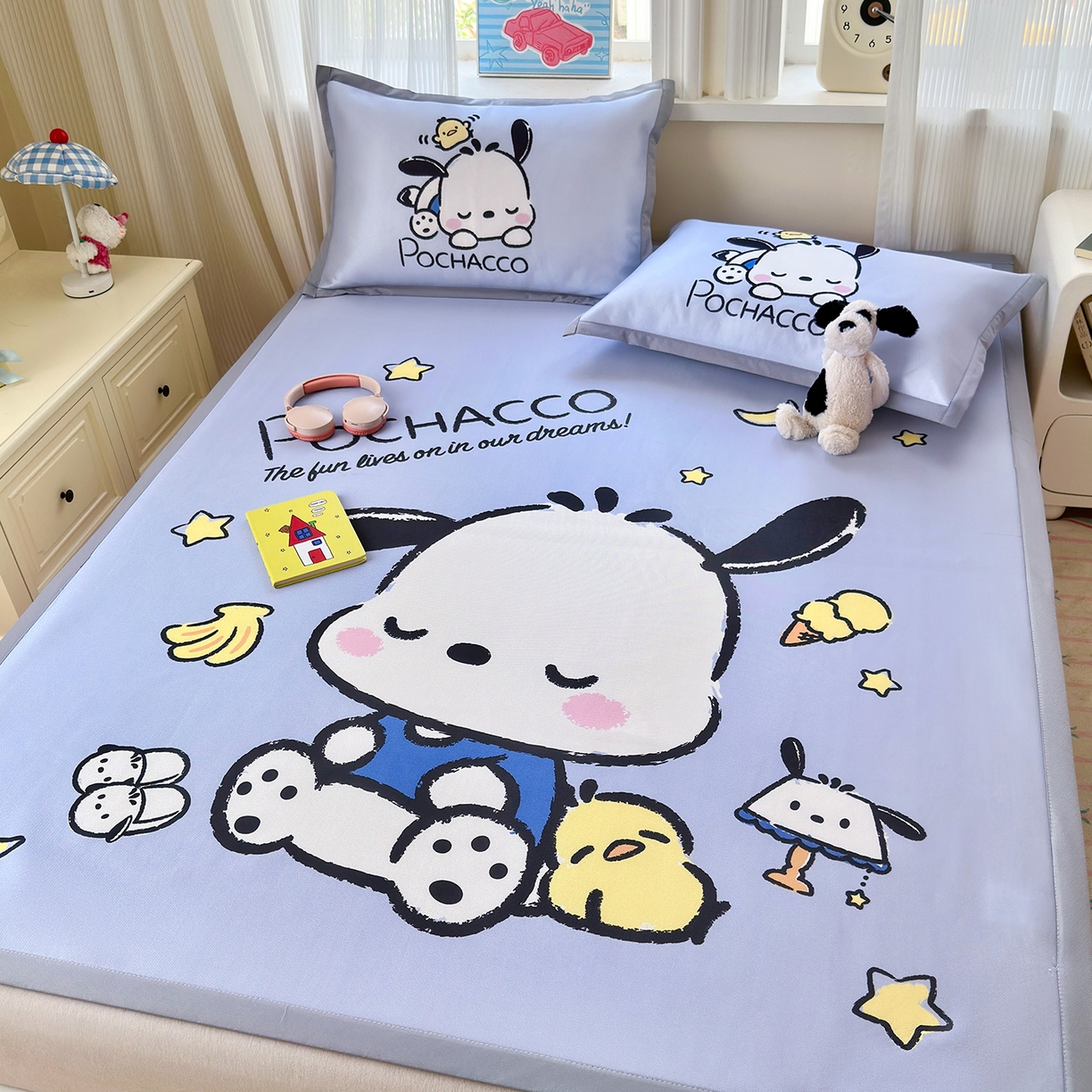 91家纺网 家纺一手货源 找家纺 桃子家居 2026新款A类三丽鸥授权数码印花中分子1200D凉感冰丝宽边凉感软席凉席席子 冰丝席-贪睡帕哈狗