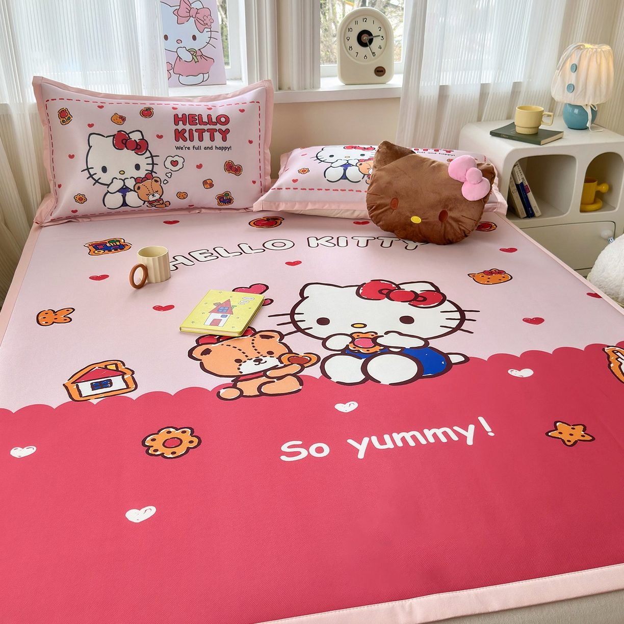 91家纺网 家纺一手货源 找家纺 桃子家居 2026新款A类三丽鸥授权数码印花中分子1200D凉感冰丝宽边凉感软席凉席席子 冰丝席-糖果牛奶kt