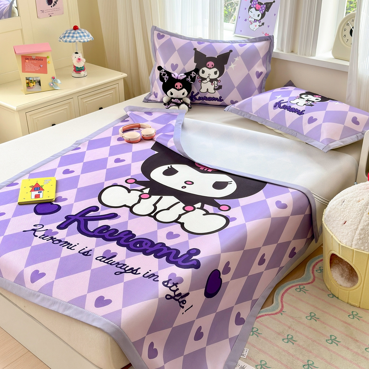 91家纺网 家纺一手货源 找家纺 桃子家居 2026新款A类三丽鸥授权数码印花中分子1200D凉感冰丝宽边凉感软席凉席席子 冰丝席-甜甜库罗米