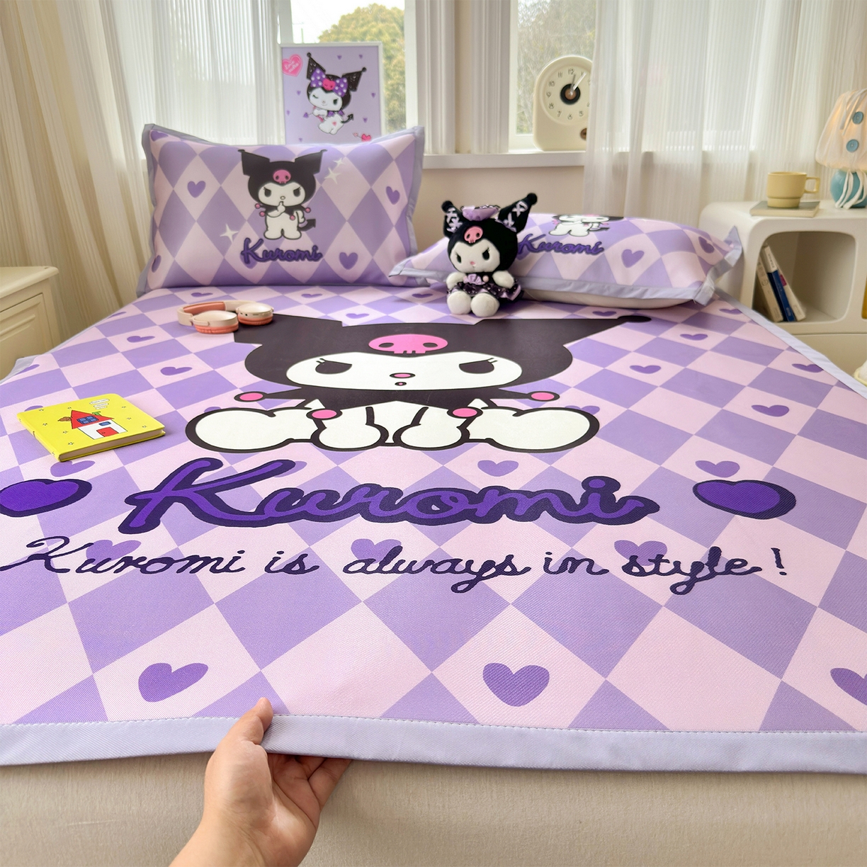 91家纺网 家纺一手货源 找家纺 桃子家居 2026新款A类三丽鸥授权数码印花中分子1200D凉感冰丝宽边凉感软席凉席席子 冰丝席-甜甜库罗米