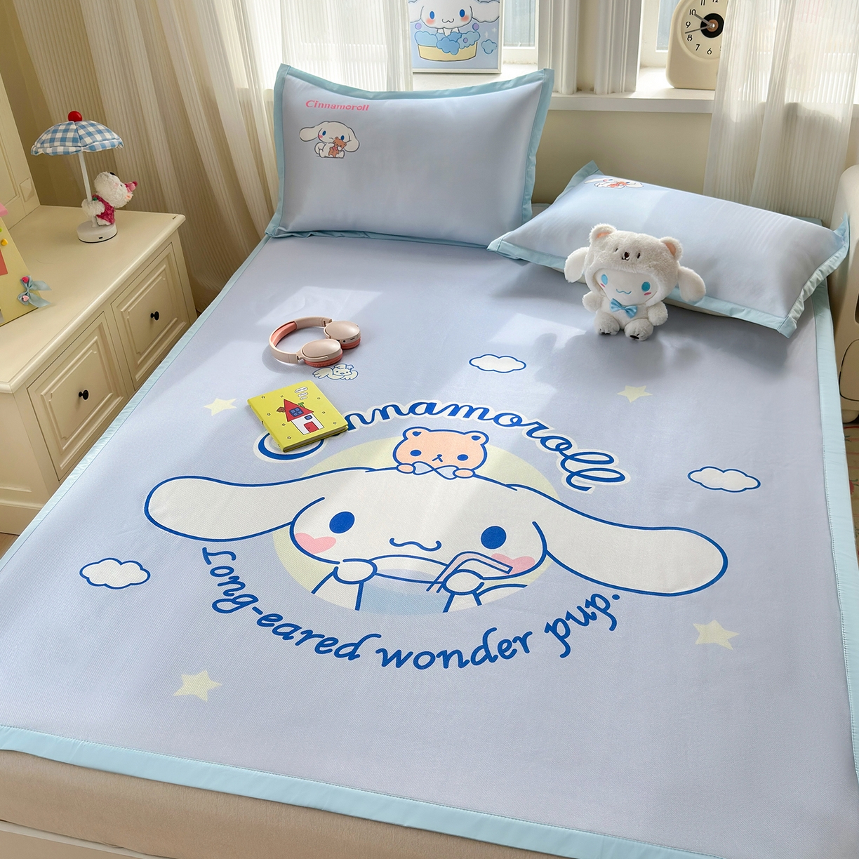 91家纺网 家纺一手货源 找家纺 桃子家居 2026新款A类三丽鸥授权数码印花中分子1200D凉感冰丝宽边凉感软席凉席席子 冰丝席-云朵大耳狗