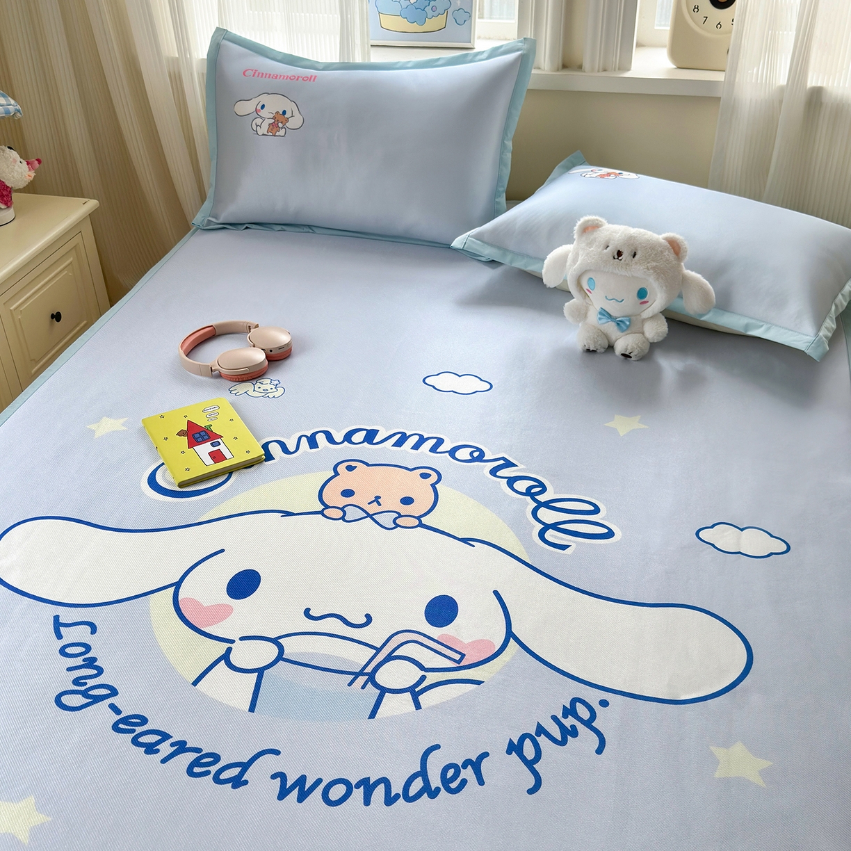 91家纺网 家纺一手货源 找家纺 桃子家居 2026新款A类三丽鸥授权数码印花中分子1200D凉感冰丝宽边凉感软席凉席席子 冰丝席-云朵大耳狗