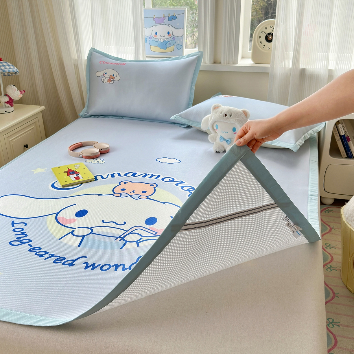 91家纺网 家纺一手货源 找家纺 桃子家居 2026新款A类三丽鸥授权数码印花中分子1200D凉感冰丝宽边凉感软席凉席席子 冰丝席-云朵大耳狗