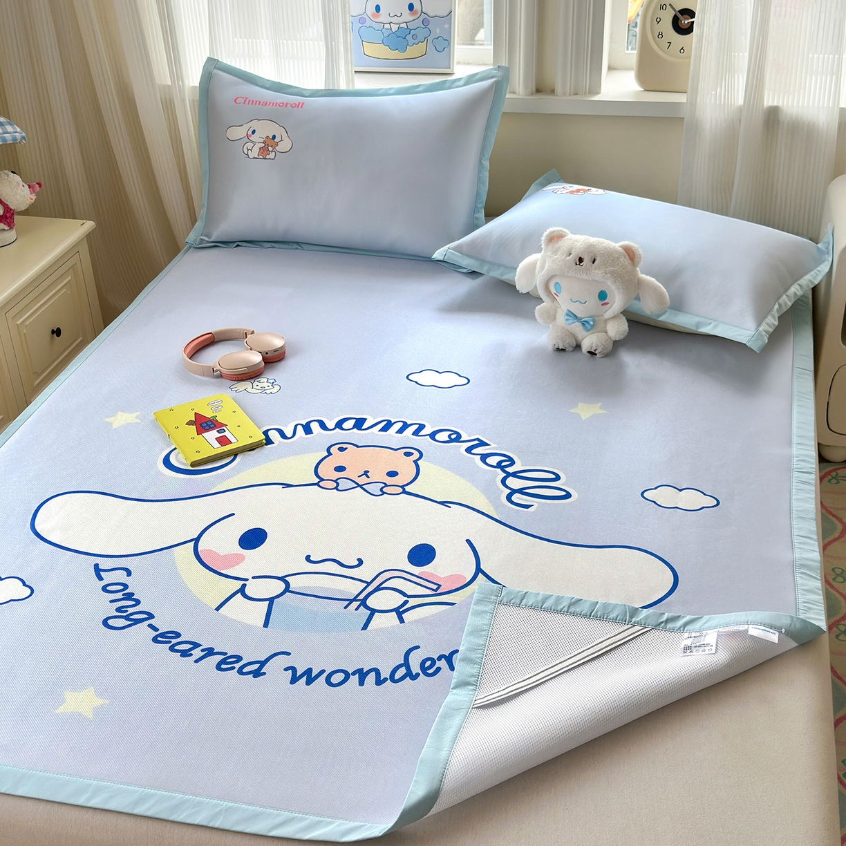 91家纺网 家纺一手货源 找家纺 桃子家居 2026新款A类三丽鸥授权数码印花中分子1200D凉感冰丝宽边凉感软席凉席席子 冰丝席-云朵大耳狗