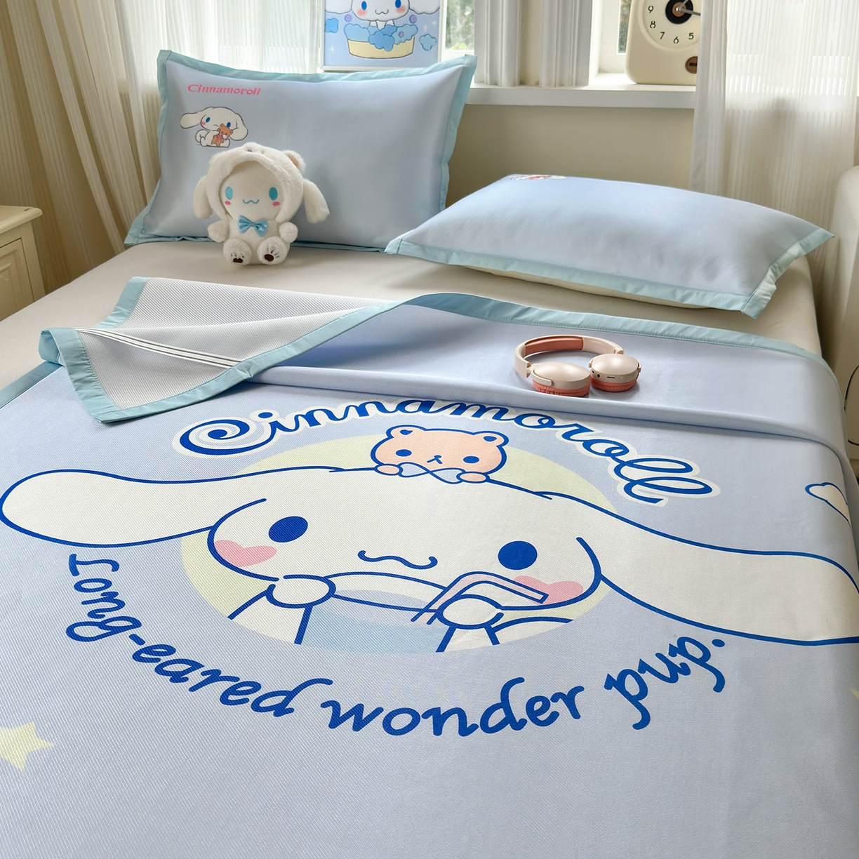 91家纺网 家纺一手货源 找家纺 桃子家居 2026新款A类三丽鸥授权数码印花中分子1200D凉感冰丝宽边凉感软席凉席席子 冰丝席-云朵大耳狗