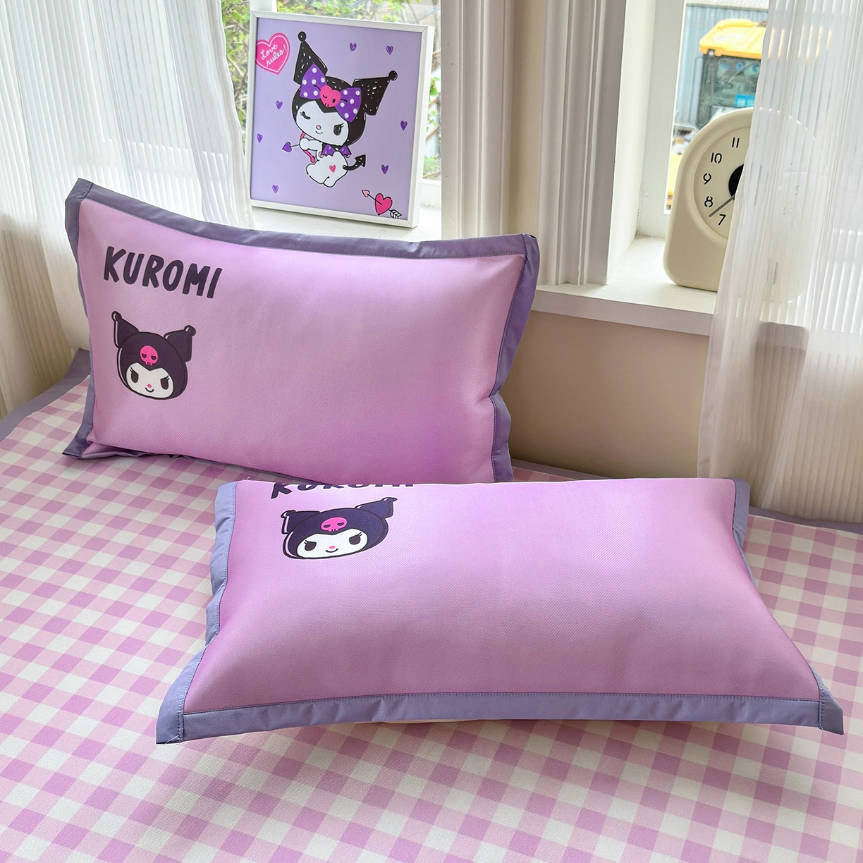 91家纺网 家纺一手货源 找家纺 桃子家居 2026新款A类三丽鸥授权数码印花中分子1200D凉感冰丝宽边凉感软席凉席席子 冰丝席-紫格库罗米