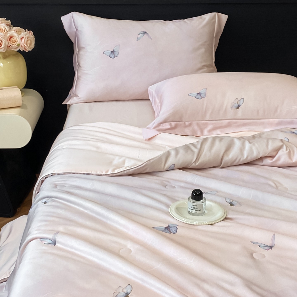 91家纺网 家纺一手货源 找家纺 新方向 2026新款数码印花A类20%蚕丝天丝棉夏被夏凉被空调被四件套-蝶梦 蝶梦-山茶粉