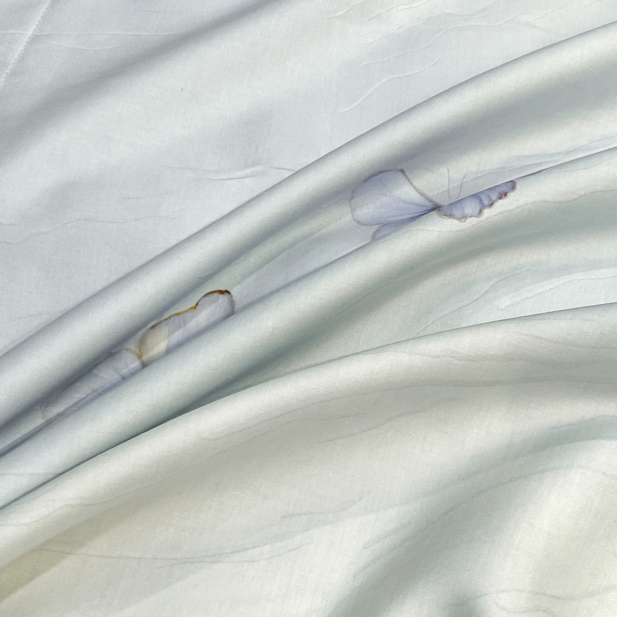 91家纺网 家纺一手货源 找家纺 新方向 2026新款数码印花A类20%蚕丝天丝棉夏被夏凉被空调被四件套-蝶梦 蝶梦-微光蓝